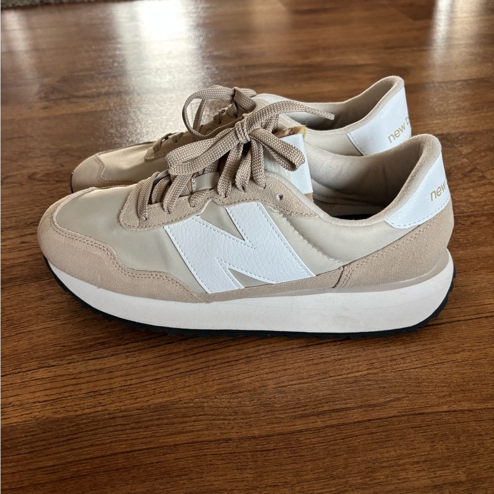 NWT New Balance Cream and White Casual Sneakers